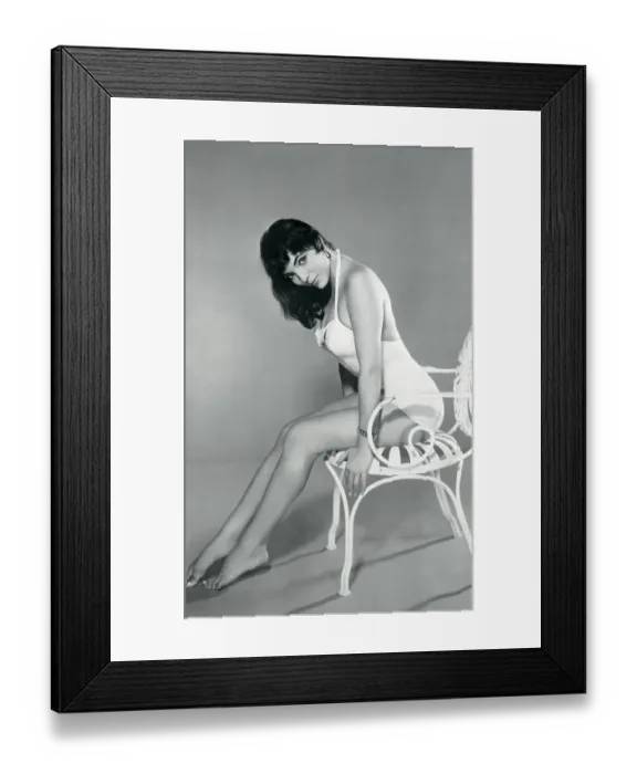 Framed Print : Portrait of Joan Collins Framed Print : Portrait of Joan Collins