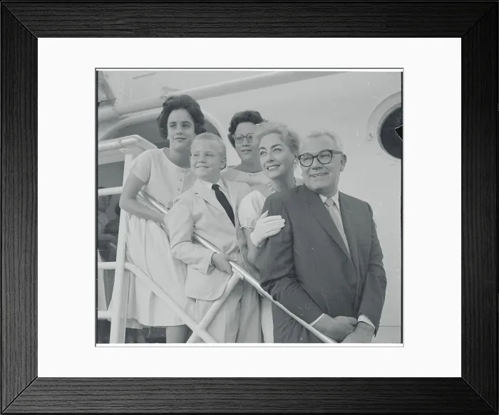 Framed Print : Actress Joan Crawford Posing with Husband Alfred Steele and Children Framed Print : Actress Joan Crawford Posing with Husband Alfred Steele and Children