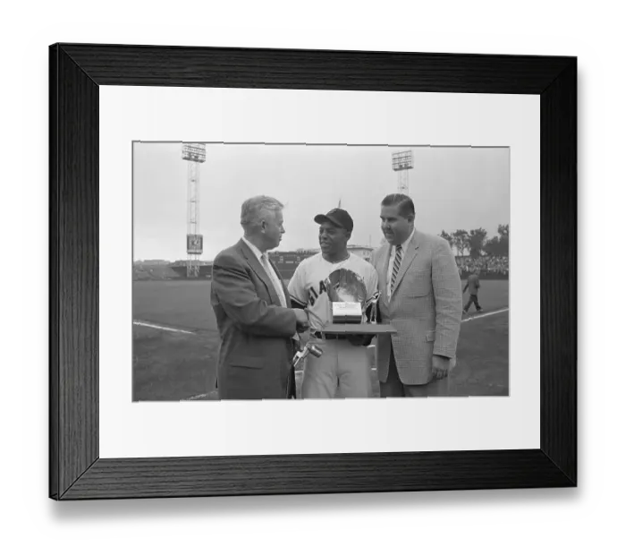 Framed Print : Willie Mays Accepting Rawlings Golden Glove Award Framed Print : Willie Mays Accepting Rawlings Golden Glove Award