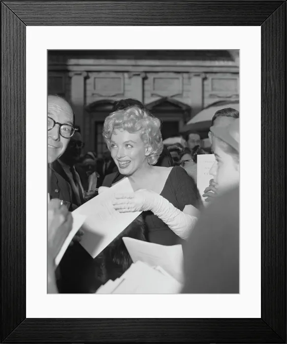 Framed Print : Marilyn Monroe Signing Autographs Framed Print : Marilyn Monroe Signing Autographs