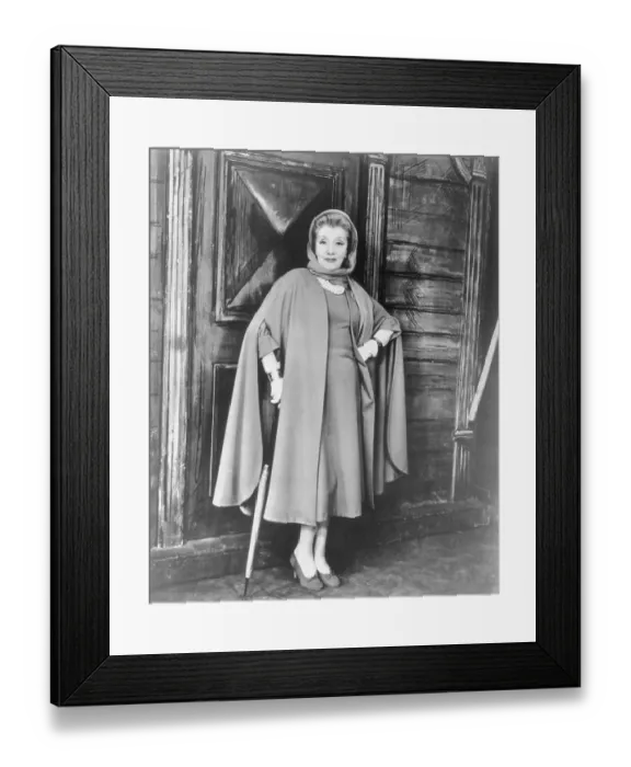 Framed Print : Actress Lynn Fontaine in The Visit on Broadway Framed Print : Actress Lynn Fontaine in The Visit on Broadway