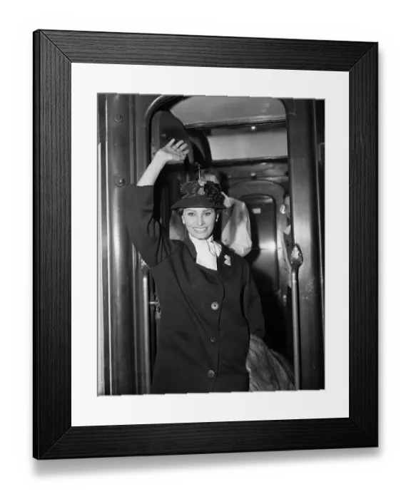 Framed Print : Sophia Loren Shows Off Spring Bonnet Framed Print : Sophia Loren Shows Off Spring Bonnet