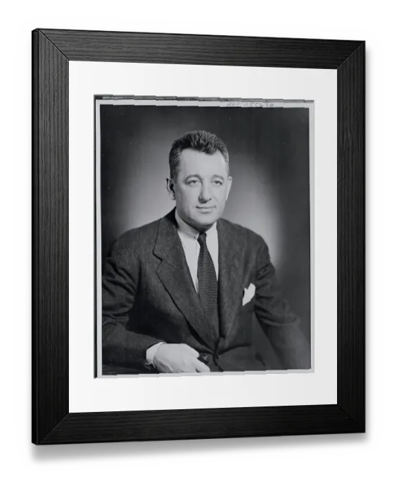 Framed Print : Gordon Bunshaft Posing Framed Print : Gordon Bunshaft Posing