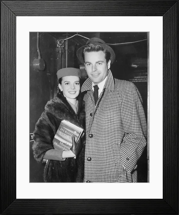 Framed Print : Portrait of Robert Wagner and Natalie Wood Framed Print : Portrait of Robert Wagner and Natalie Wood