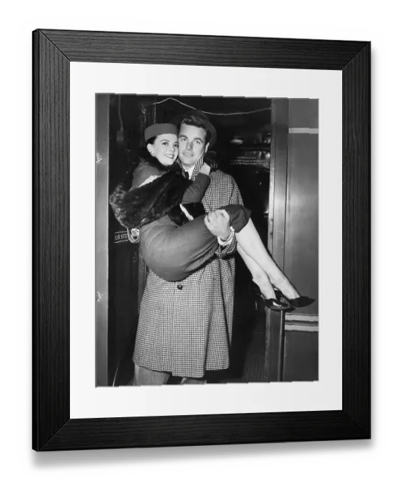 Framed Print : Robert Wagner Holding Natalie Wood in His Arms Framed Print : Robert Wagner Holding Natalie Wood in His Arms