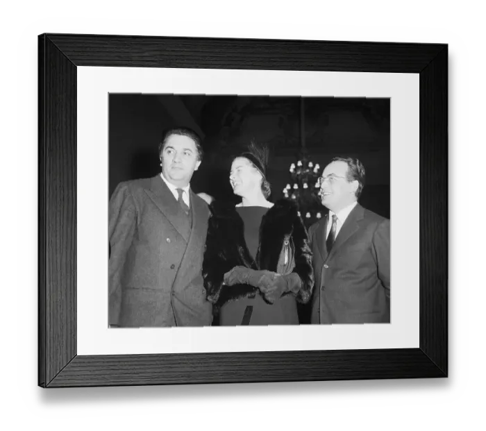 Framed Print : Ingrid Bergman with Federico Fellini and Dino De Laurentiis Framed Print : Ingrid Bergman with Federico Fellini and Dino De Laurentiis