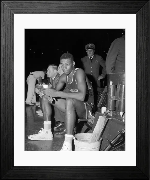 Framed Print : Oscar Robertson, Cincinnati Basketball Player Framed Print : Oscar Robertson, Cincinnati Basketball Player