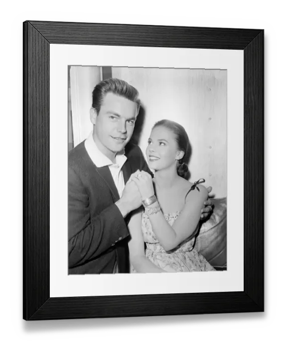 Framed Print : Natalie Wood and Robert Wagner Displaying Ring Framed Print : Natalie Wood and Robert Wagner Displaying Ring