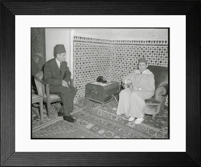 Framed Print : Sultan Sidi Mohammed Ben Youssef Talking with Si Bekkai Framed Print : Sultan Sidi Mohammed Ben Youssef Talking with Si Bekkai