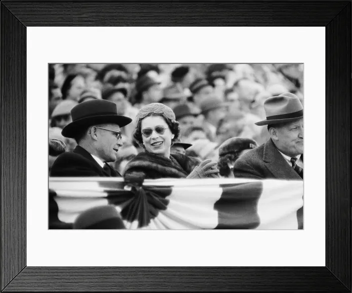 Framed Print : Queen Elizabeth Talking with Wilson Elkins