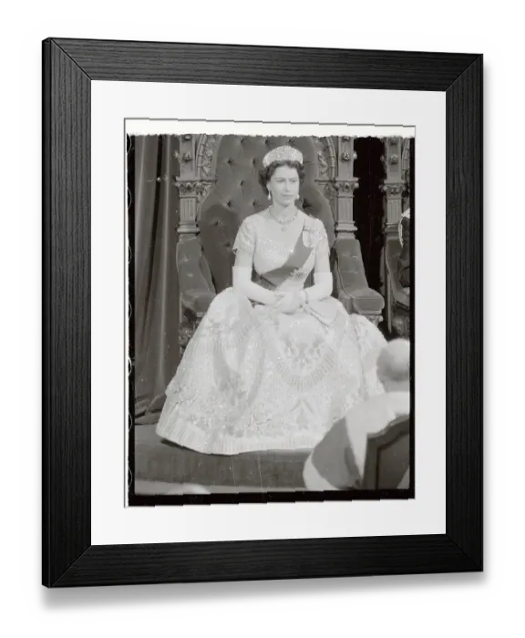 Framed Print : Portrait of Queen Elizabeth Framed Print : Portrait of Queen Elizabeth