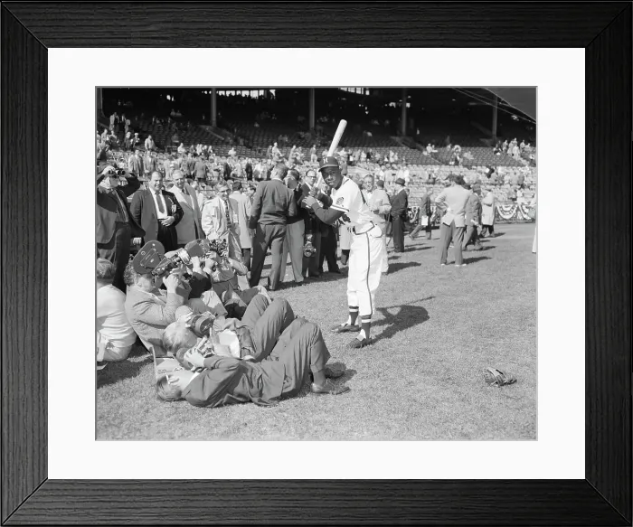 Framed Print : Hank Aaron Poses For News Cameramen Framed Print : Hank Aaron Poses For News Cameramen