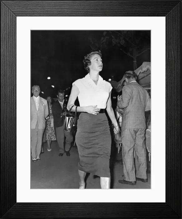 Framed Print : Ava Gardner Walking in Rome Framed Print : Ava Gardner Walking in Rome