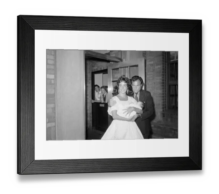 Framed Print : Elizabeth Taylor and Mike Todd with Daughter Framed Print : Elizabeth Taylor and Mike Todd with Daughter
