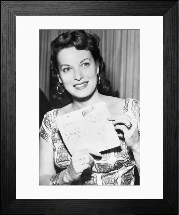 Framed Print : Maureen O'Hara Says She's the Little Gal Who Wasn't There Framed Print : Maureen O'Hara Says She's the Little Gal Who Wasn't There