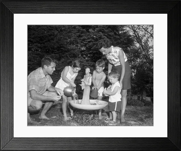 Framed Print : Portrait of Robert Francis Kennedy and His Family at Fountain Framed Print : Portrait of Robert Francis Kennedy and His Family at Fountain