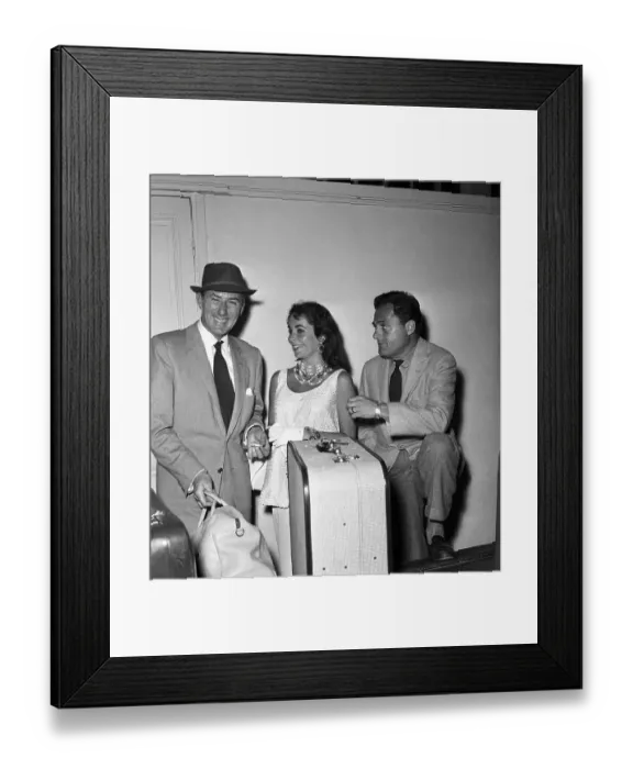 Framed Print : Liz Taylor with Husband's Mike Todd and Michael Wilding Framed Print : Liz Taylor with Husband's Mike Todd and Michael Wilding