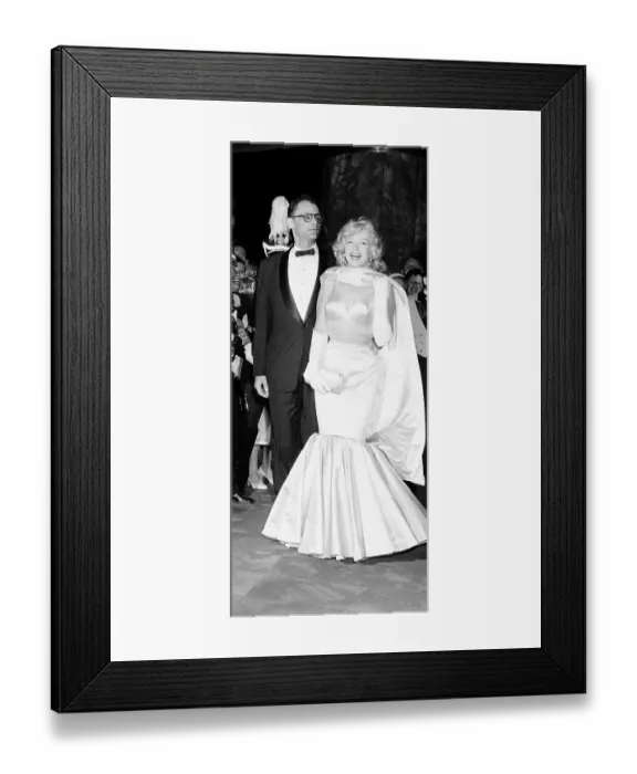 Framed Print : Marilyn at Film Premiere Framed Print : Marilyn at Film Premiere