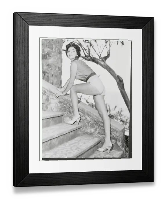 Framed Print : Actress Joan Collins Framed Print : Actress Joan Collins