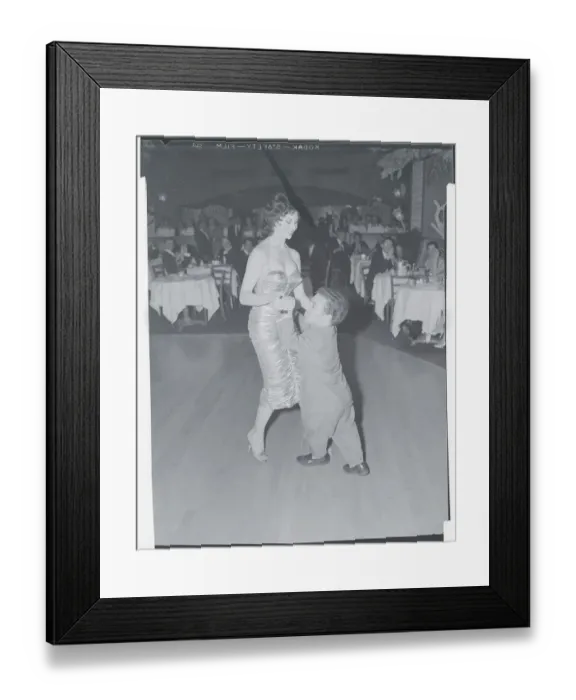 Framed Print : Couple Dancing at Nightclub