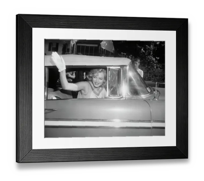 Framed Print : Marilyn Monroe Waving from Car Window Framed Print : Marilyn Monroe Waving from Car Window