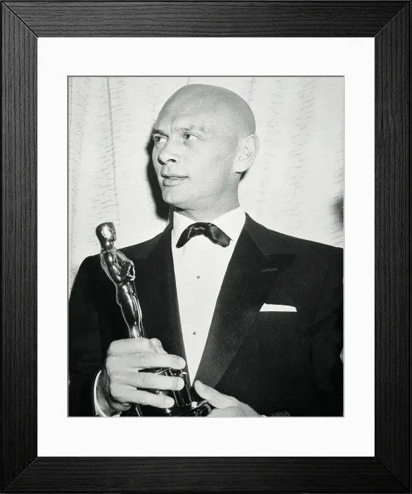 Framed Print : A Proud Yul Brynner Holds Oscar Framed Print : A Proud Yul Brynner Holds Oscar