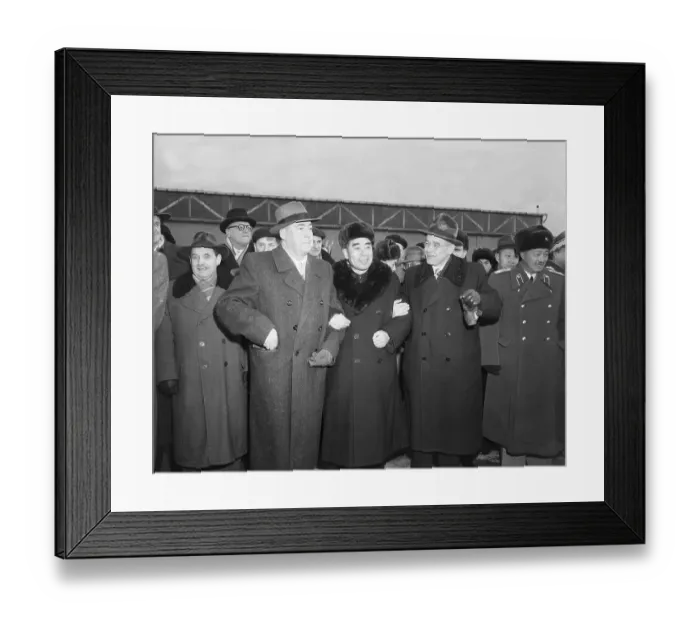 Framed Print : Cyrankiewicz, En-Lai, Gomulka;Elbows Lockd Framed Print : Cyrankiewicz, En-Lai, Gomulka;Elbows Lockd