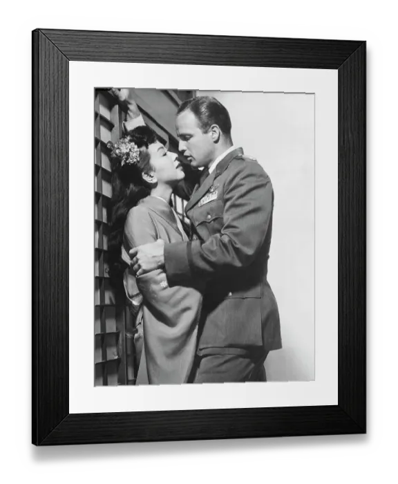 Framed Print : Marlon Brando and Miiko Taka in Sayonara Framed Print : Marlon Brando and Miiko Taka in Sayonara
