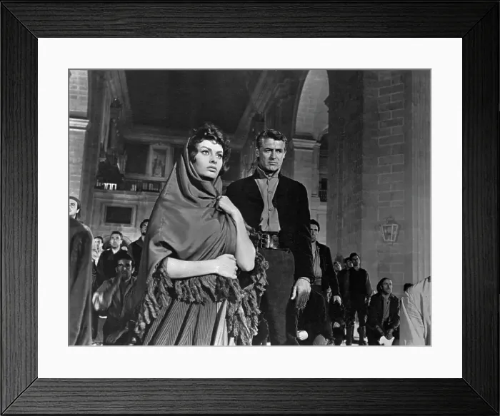 Framed Print : Sophia Loren with Cary Grant Framed Print : Sophia Loren with Cary Grant