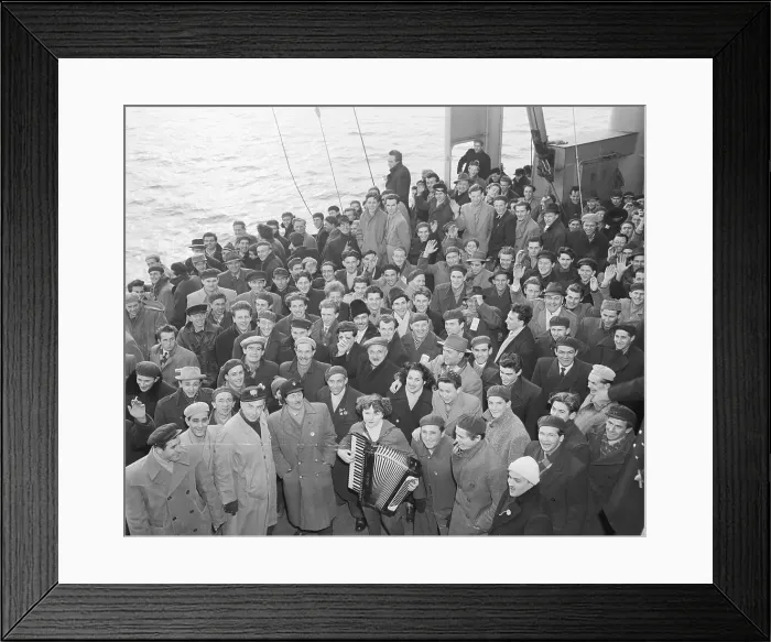 Framed Print : Hungarian Refugees Arrive In New York