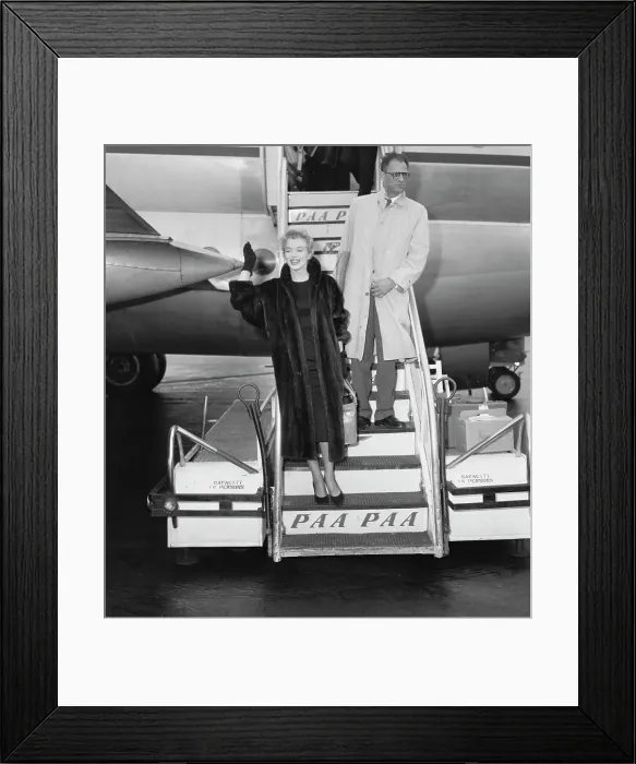 Framed Print : Marilyn Monroe Arriving at Airport Framed Print : Marilyn Monroe Arriving at Airport