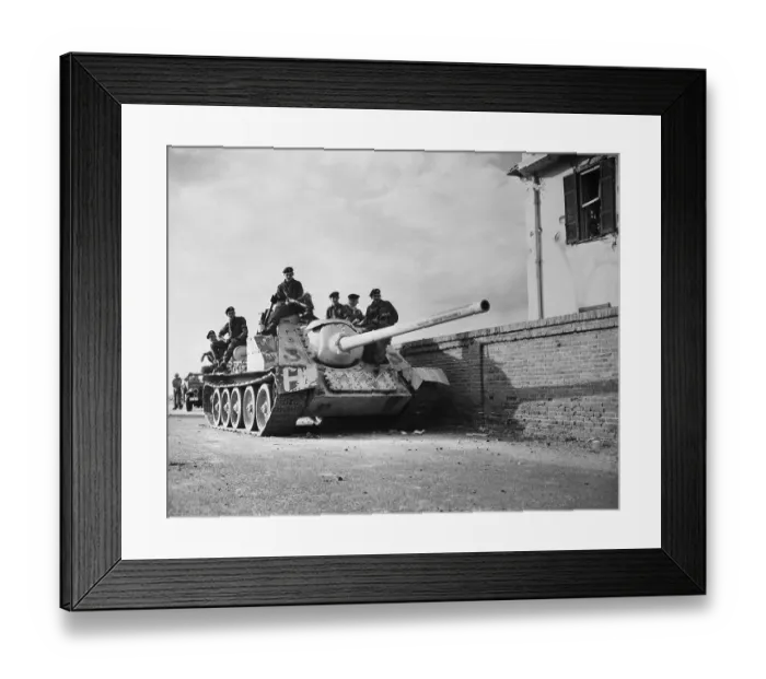 Framed Print : The Suez Crisis 1956:British Troops on Tank Framed Print : The Suez Crisis 1956:British Troops on Tank