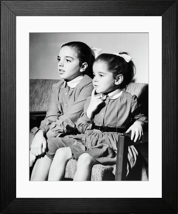 Framed Print : Liza Minnelli and Lorna Luft Watching Wizard of Oz Framed Print : Liza Minnelli and Lorna Luft Watching Wizard of Oz