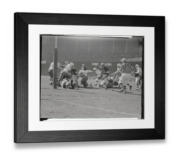 Framed Print : Jim Brown Running with Football Framed Print : Jim Brown Running with Football