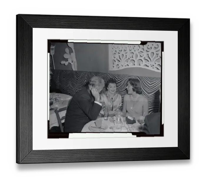 Framed Print : Judy Garland Sitting with Gene Tierney and Michael Curtiz Framed Print : Judy Garland Sitting with Gene Tierney and Michael Curtiz