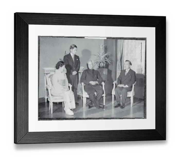 Framed Print : Sir Sarvepalli Radhakrishnan Sitting with Japanese Emperors Framed Print : Sir Sarvepalli Radhakrishnan Sitting with Japanese Emperors