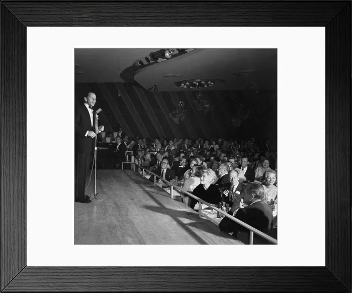 Framed Print : Frank Sinatra Performing at the Sands Framed Print : Frank Sinatra Performing at the Sands