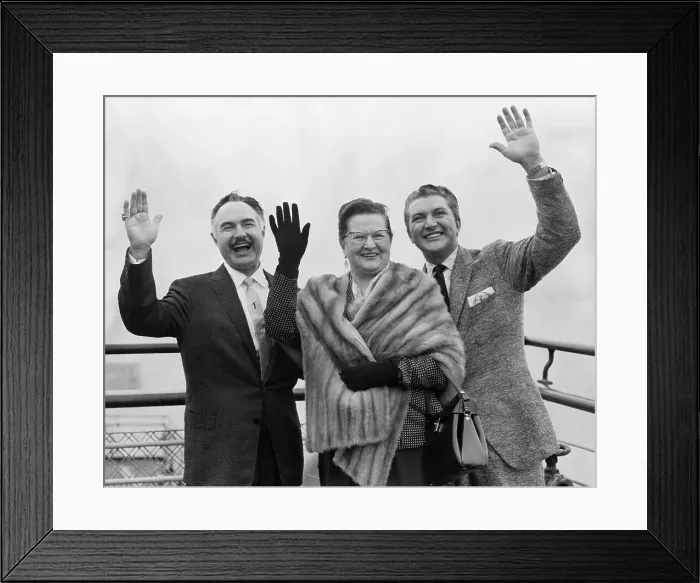 Framed Print : Liberace with his mother and brother, George, upon their arrival at Southampton Framed Print : Liberace with his mother and brother, George, upon their arrival at Southampton