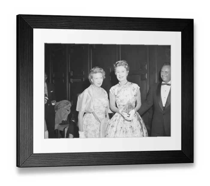 Framed Print : Elizabeth Arden Graham with Irene Dunne Framed Print : Elizabeth Arden Graham with Irene Dunne