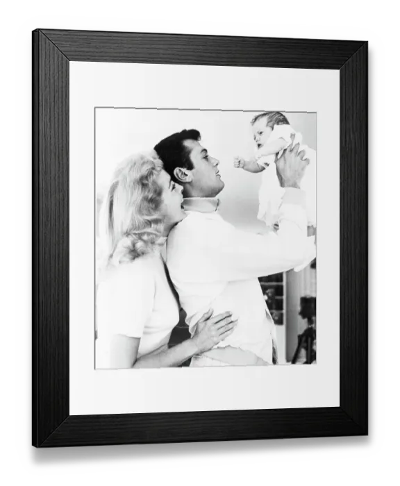 Framed Print : Tony Curtis and Janet Leigh with Daughter Kelly Framed Print : Tony Curtis and Janet Leigh with Daughter Kelly