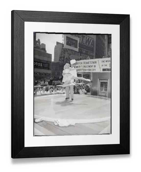 Framed Print : Iceskaters Entertaining The Crowd Framed Print : Iceskaters Entertaining The Crowd