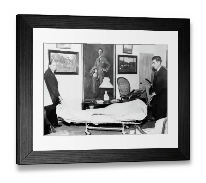 Framed Print : Bela Lugosi'S Body In His House; Picture Framed Print : Bela Lugosi'S Body In His House; Picture