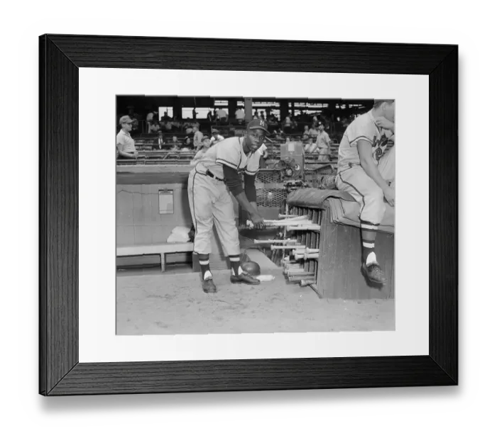 Framed Print : Hank Aaron Getting a Baseball Bat Framed Print : Hank Aaron Getting a Baseball Bat