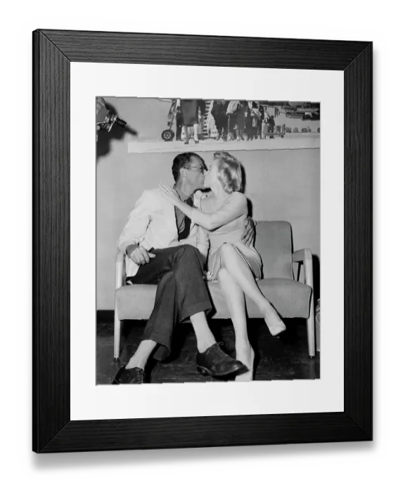 Framed Print : Marilyn Monroe And Arthur Miller Kissing Framed Print : Marilyn Monroe And Arthur Miller Kissing