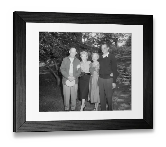 Framed Print : Marilyn Monroe, Arthur Miller & His Fami Framed Print : Marilyn Monroe, Arthur Miller & His Fami