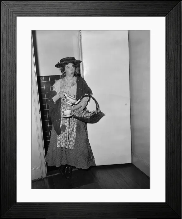 Framed Print : Julie Andrews Dressed as Eliza Doolittle Framed Print : Julie Andrews Dressed as Eliza Doolittle