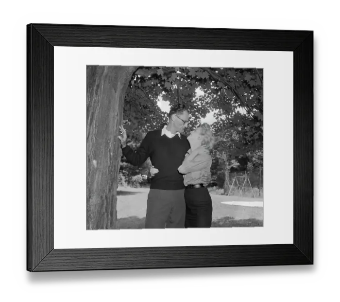 Framed Print : Marilyn Monroe and Arthur Miller Framed Print : Marilyn Monroe and Arthur Miller