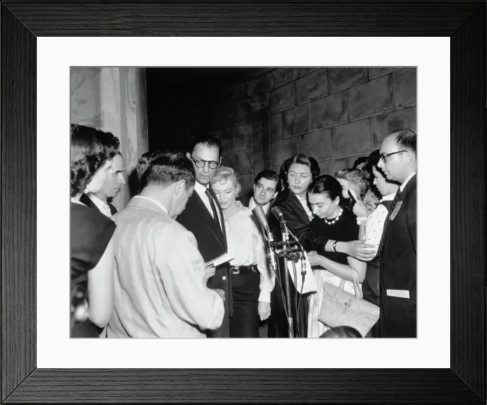 Framed Print : Marilyn Monroe and Arthur Miller Surrounded by Reporters Framed Print : Marilyn Monroe and Arthur Miller Surrounded by Reporters