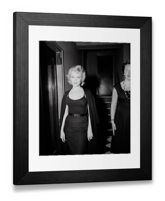 Framed Print : Marilyn Monroe Standing In Hallway