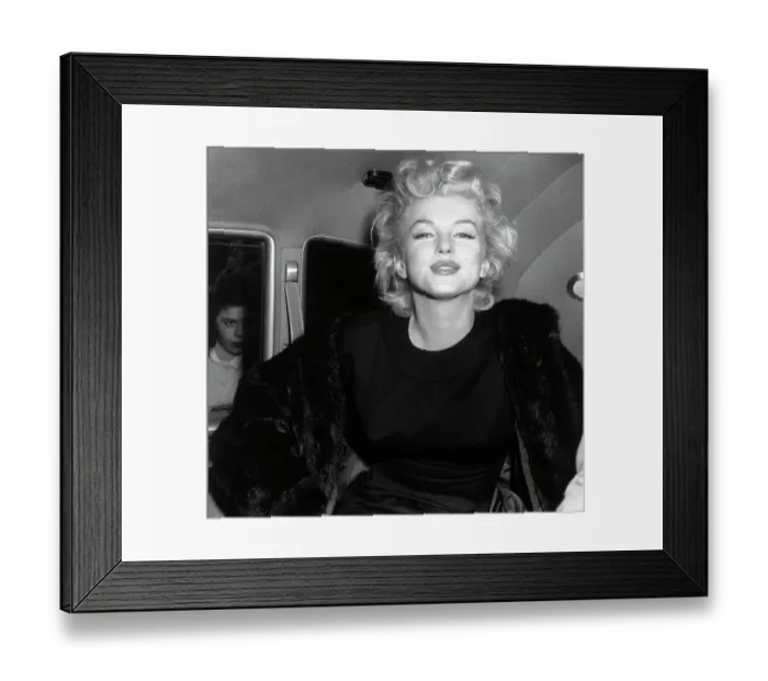Framed Print : Marilyn Monroe Smiling in Car Framed Print : Marilyn Monroe Smiling in Car